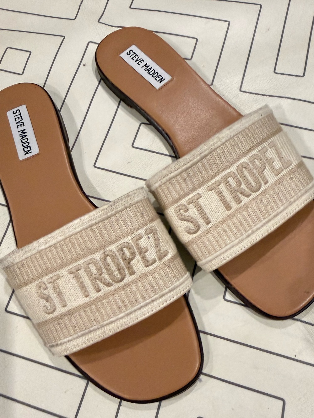 Steve Madden Know 'St. Tropez' Sandals - Picture 4 of 10